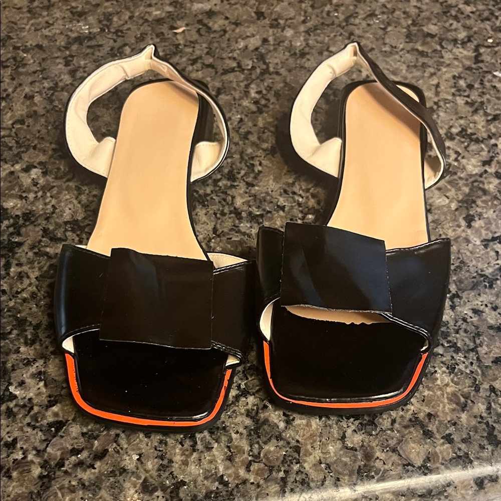 Evromoda Elegant Black and Tan Women's Sandals 10.5 New